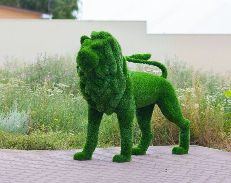 Лев стоит на четырех лапах 150*52*195