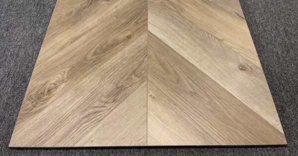 LVT плитка  Дуб Натуральный Отбеленный Chevron
