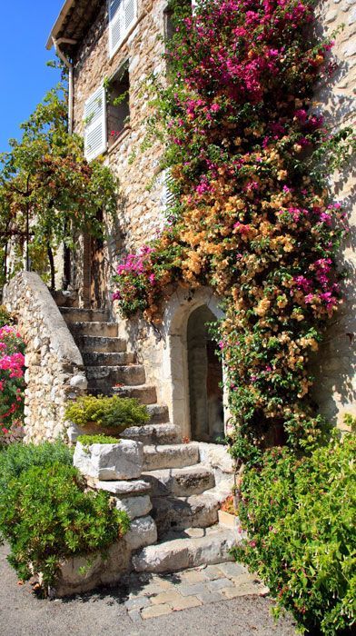 Фреска Лестница у дома в цветах