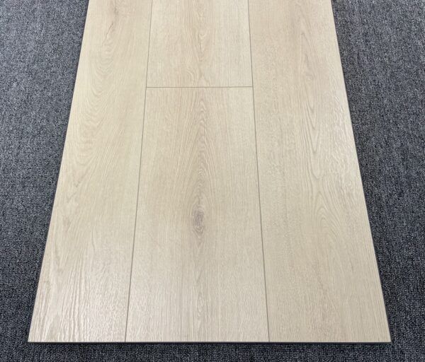 Ламинат Дуб Альтори LF101-18