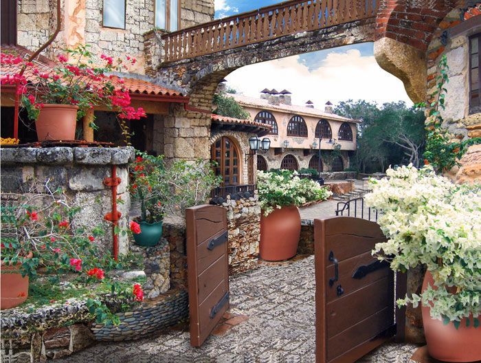 Фреска Дворик в Доминикане