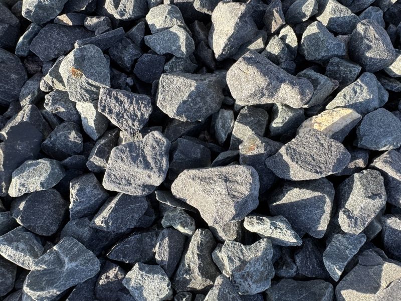 Крошка базальтовая черная 20-40 мм