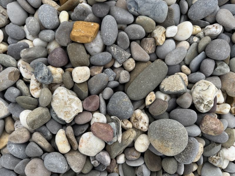 Природная галька "Крымский берег" 20-50 мм