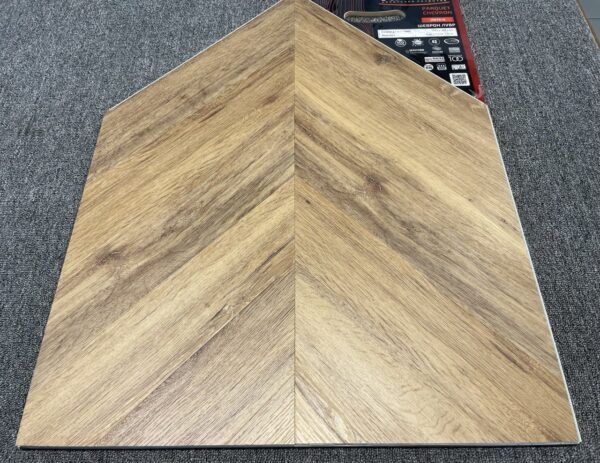 Шеврон Лувр