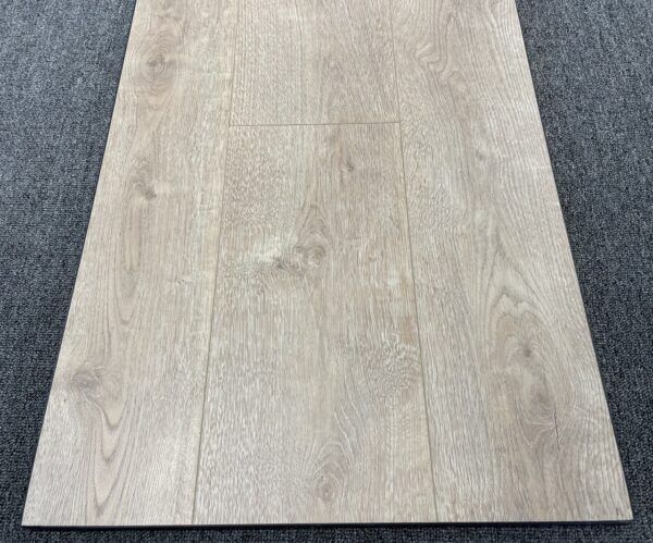 Ламинат Дуб Парма LF101-04