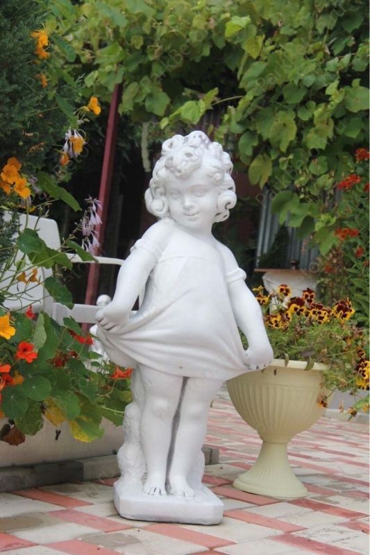 Девочка в платье 128