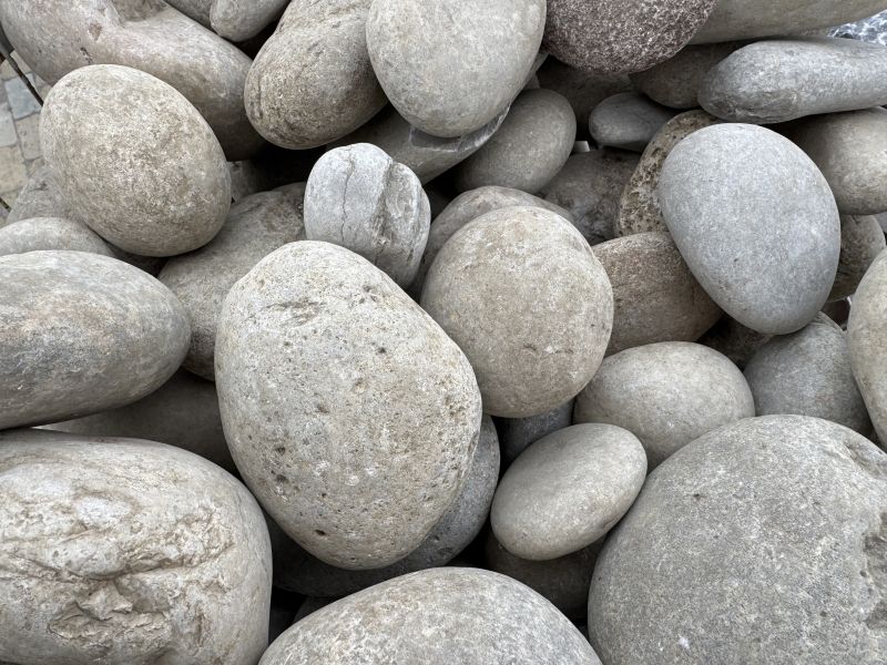 Природная галька "Санчинская" белая 80-150 мм