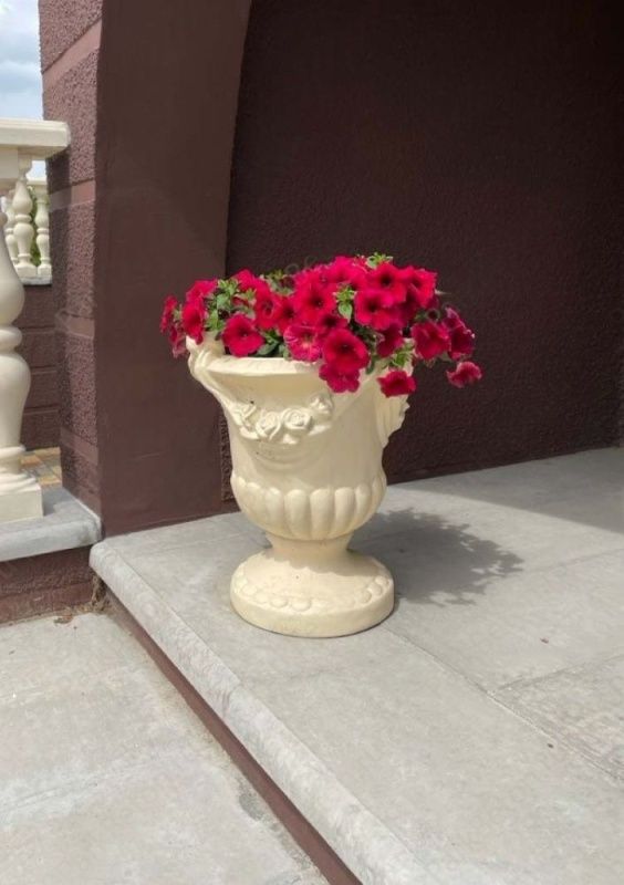 Вазон "Кубок с розами"  407