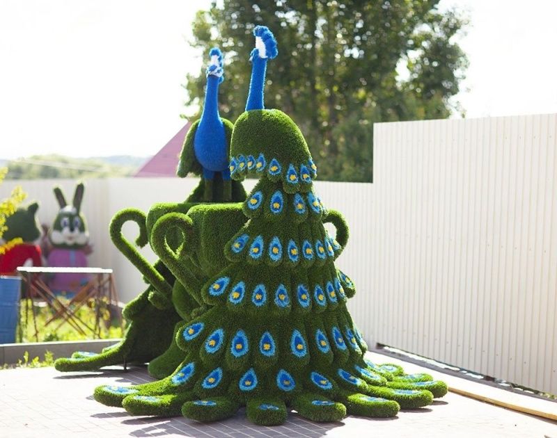 Павлин на вазе кашпо 250*240*180