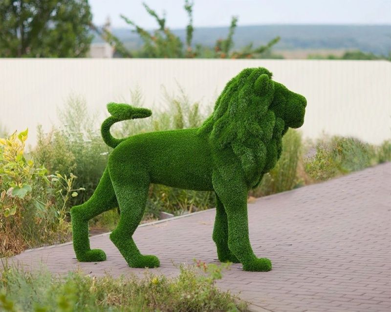 Лев стоит на четырех лапах 150*52*195