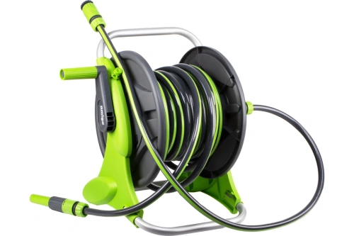 Поливочный шланг на катушке с распылителем AMIGO 79605