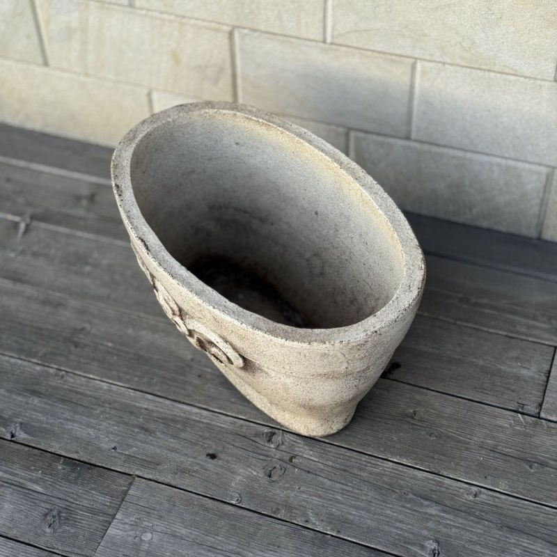 Виола (овал с рельефом)