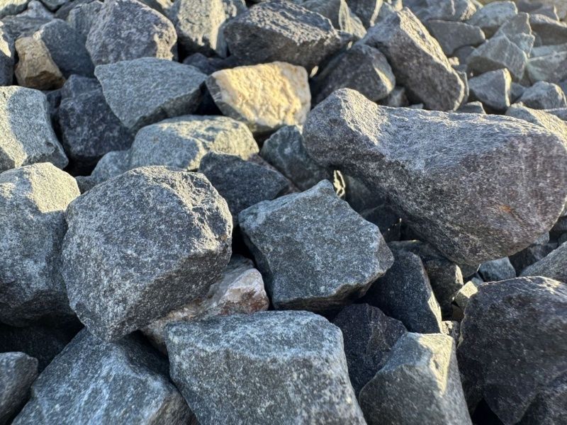 Крошка базальтовая черная 20-40 мм