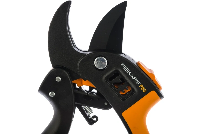 Контактный секатор с храповым механизмом Fiskars 1000575 (111670)