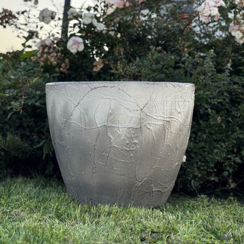 Дана с рельефом