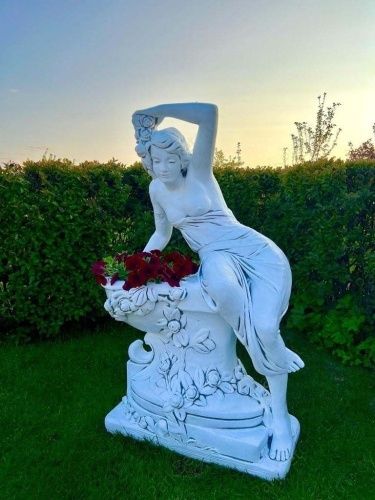 Скульптура "Девушка на вазоне" № 160