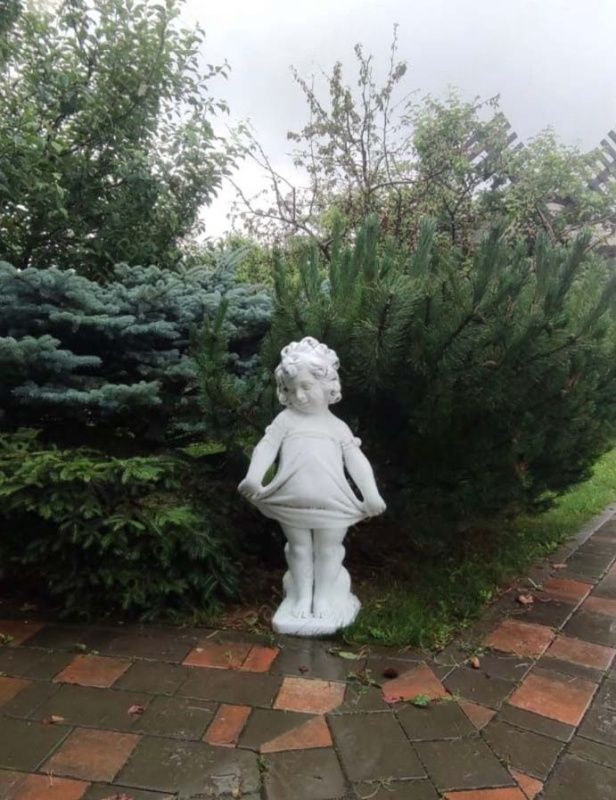 Девочка в платье 128