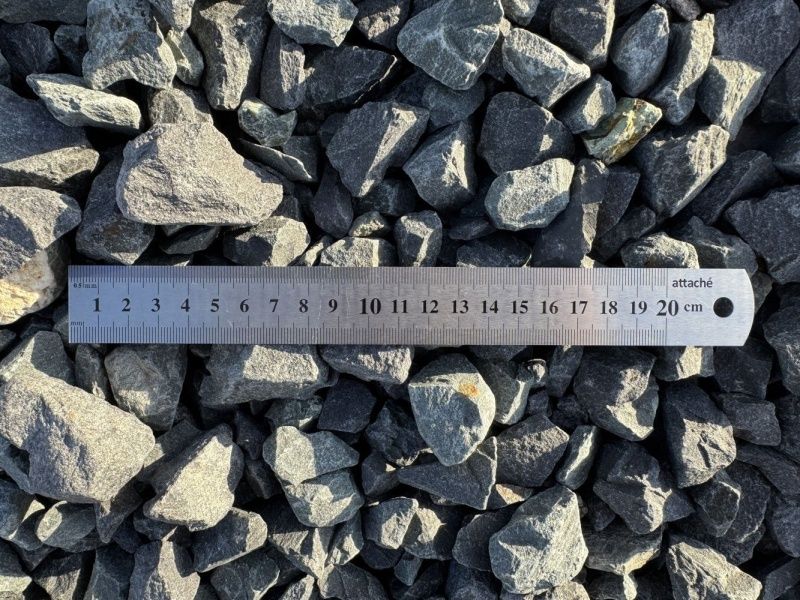 Крошка базальтовая черная 20-40 мм