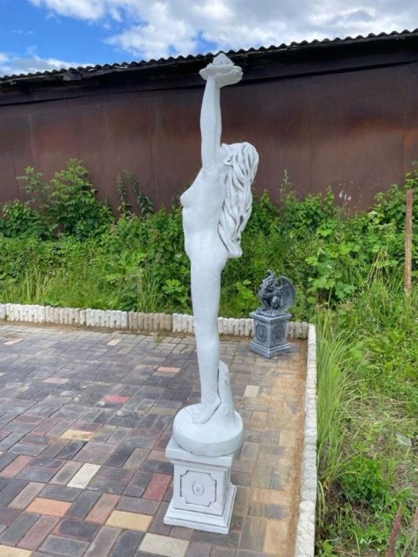 Скульптура "Девушка с лотосом" № 162