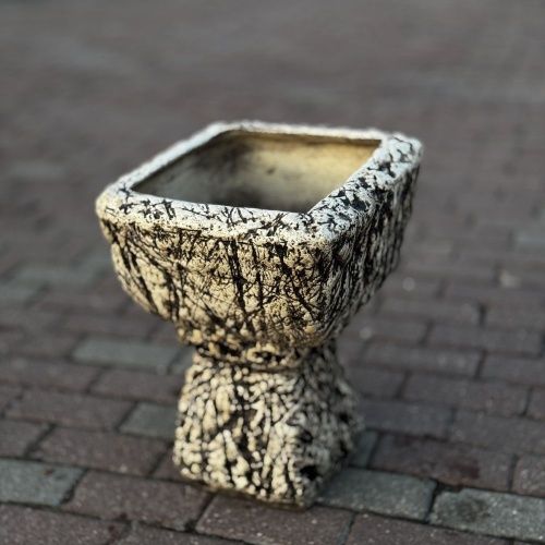 Кашпо на ножке "Каменная чаша"