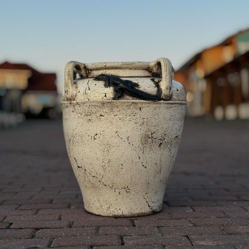 Котел большой с ручками и ящерицей